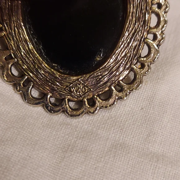 Vintage Silvertone WMAC Black Cameo Brooch / Pendant - Picture 4 of 4